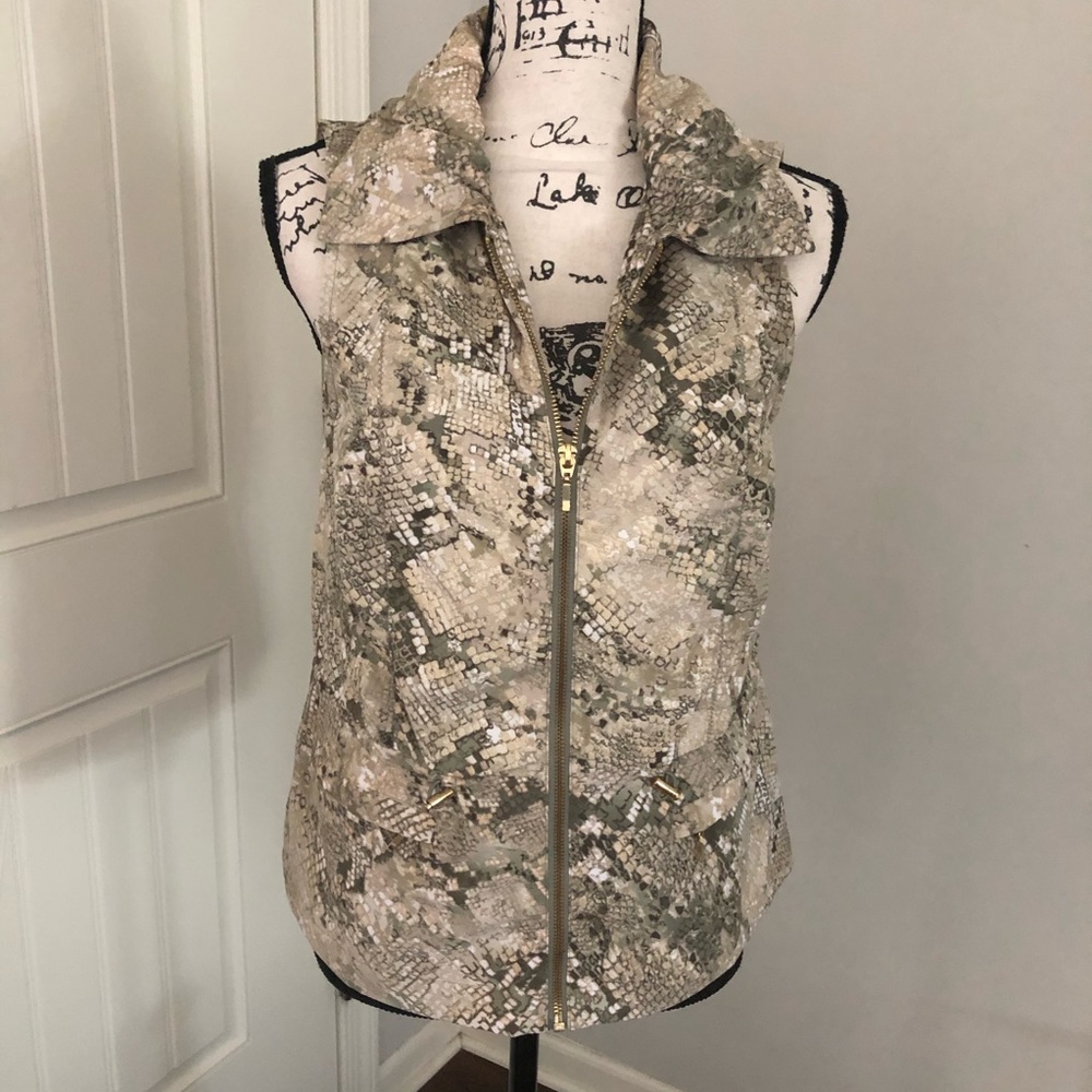 Chico’s Zenergy Metallic Shimmer Snakeskin Zip Front Sleeveless Vest 0/Small / 4